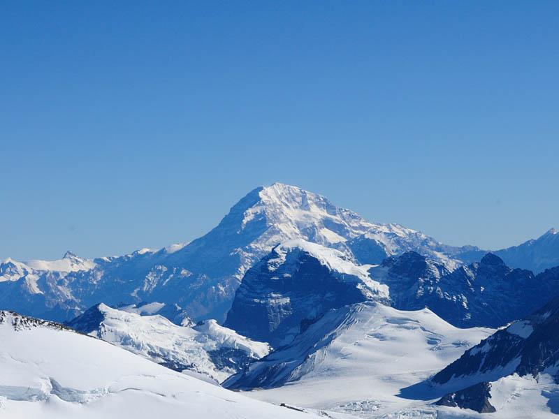 El Aconcagua visto desde el cerro El Plomo El Aconcagua visto desde el cerro El Plomo