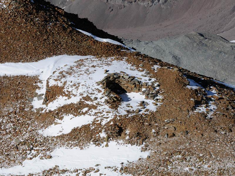 Adoratorio Inka en el cerro El Plomo Adoratorio Inka en el cerro El Plomo