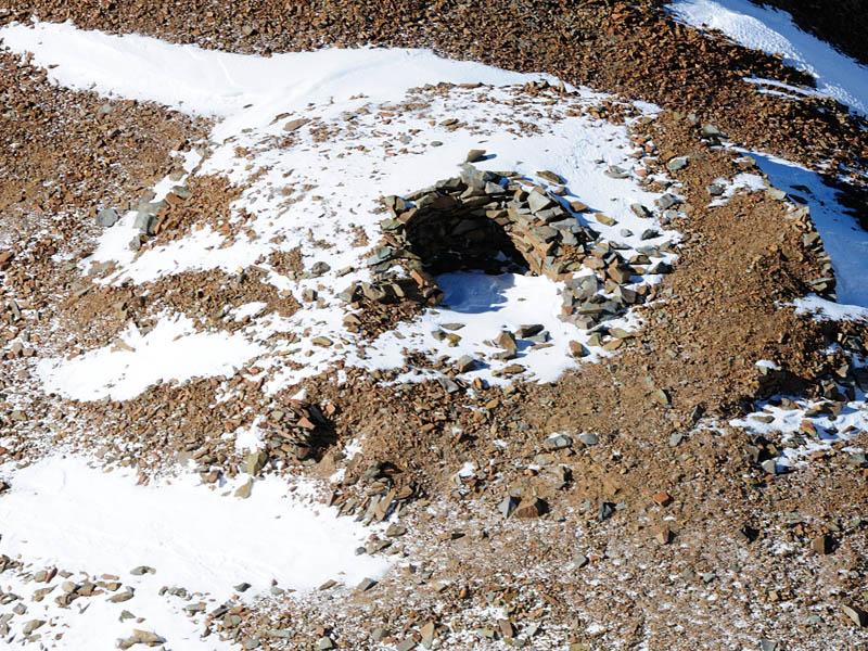 Adoratorio Inka en el cerro El Plomo Adoratorio Inka en el cerro El Plomo