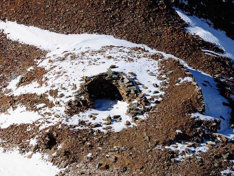 Adoratorio Inka en el cerro El Plomo Adoratorio Inka en el cerro El Plomo