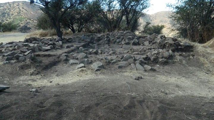 Restos del ushnu del pucará de Chena , 2014