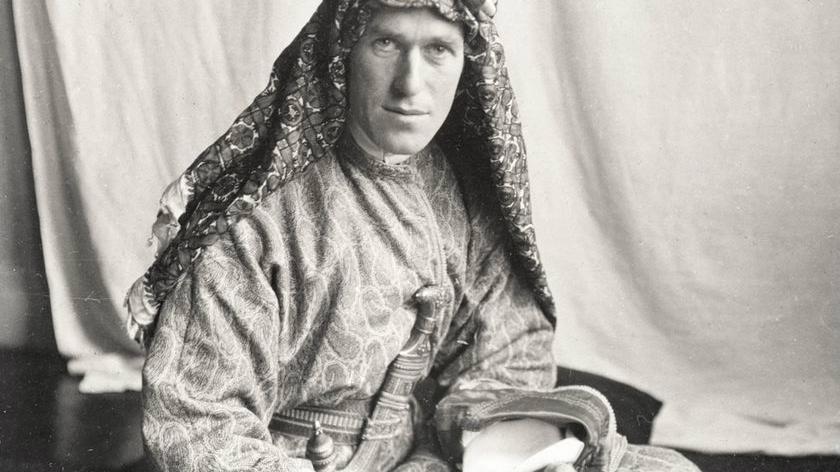 T.E. Lawrence (Imagen, Lowell Thomas, dominio público). T.E. Lawrence (Imagen, Lowell Thomas, dominio público).