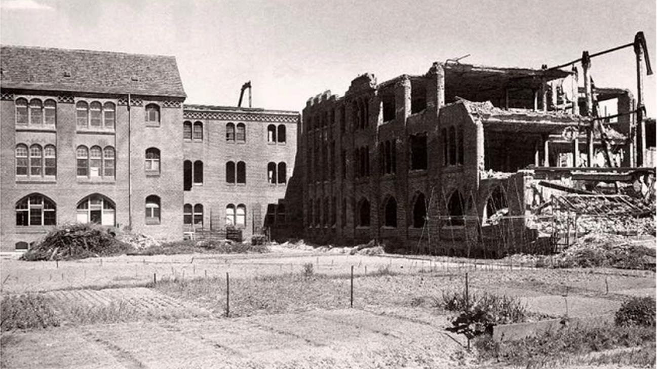 Vista del Herbario Real de Berlín luego del bombardeo aliado en 1943.       