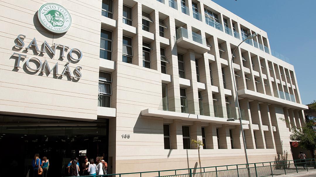 Frontis Universidad Santo Tomás