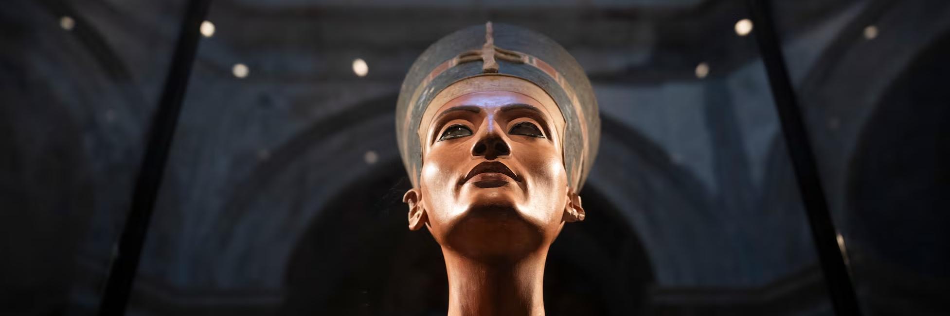 Busto de Nefertiti, en el Neues Museum de Berlin.