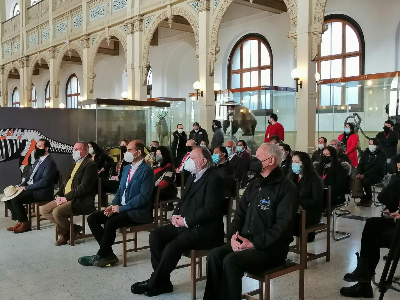 Asistentes a la ceremonia por el Aniversario 191 del MNHN