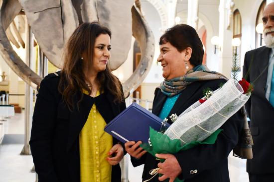 Nélida Pozo, Directora del Servicio Nacional del Patrimonio Cultural y María Elena Muñoz, jubilada del MNHN.