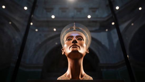 Busto de Nefertiti, en el Neues Museum de Berlin.