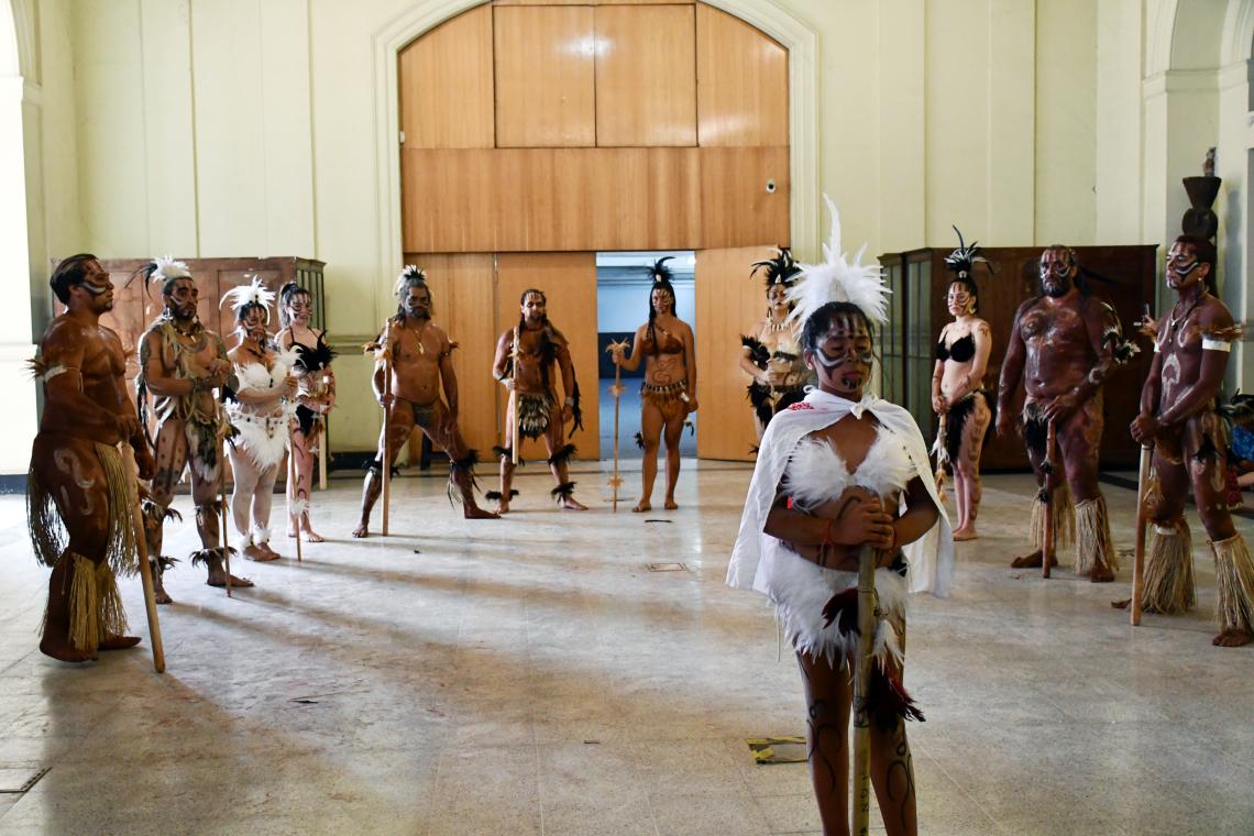 Ceremonia de despedida y homenaje de la comunidad rapanui a sus ancestros en el MNHN.