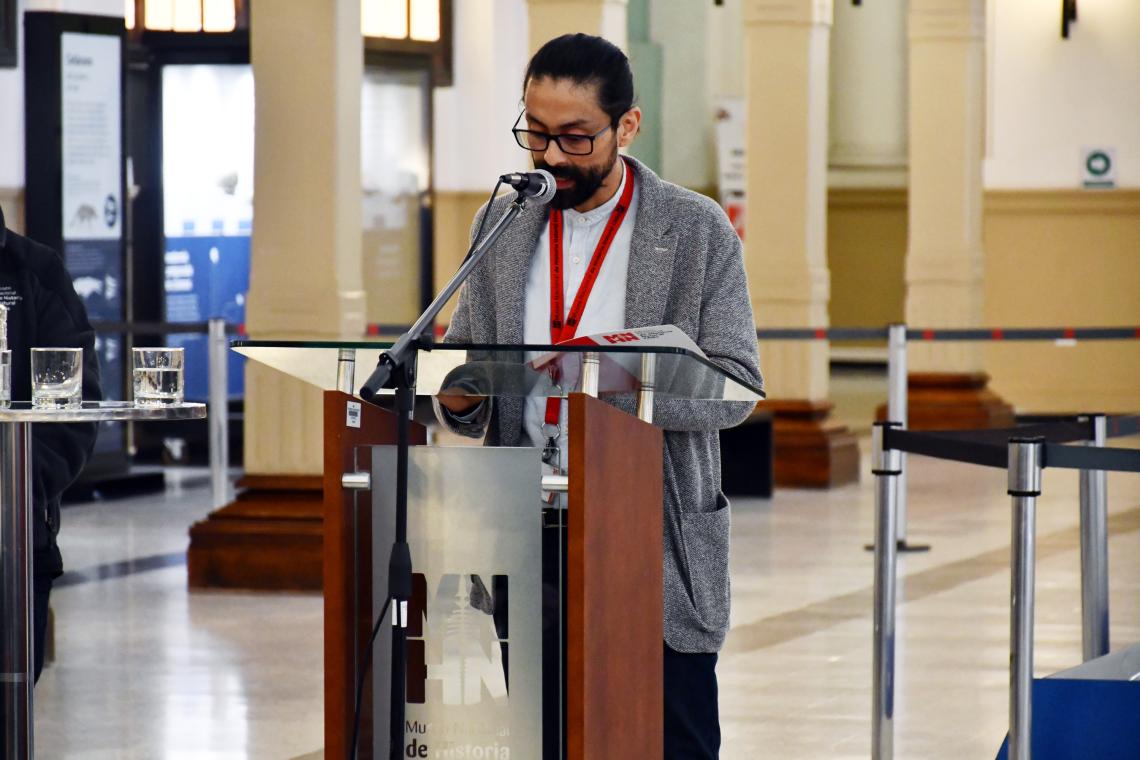 Víctor Ardiles, Jefe del Área de Botánica del MNHN presentando el Herbario Digital.