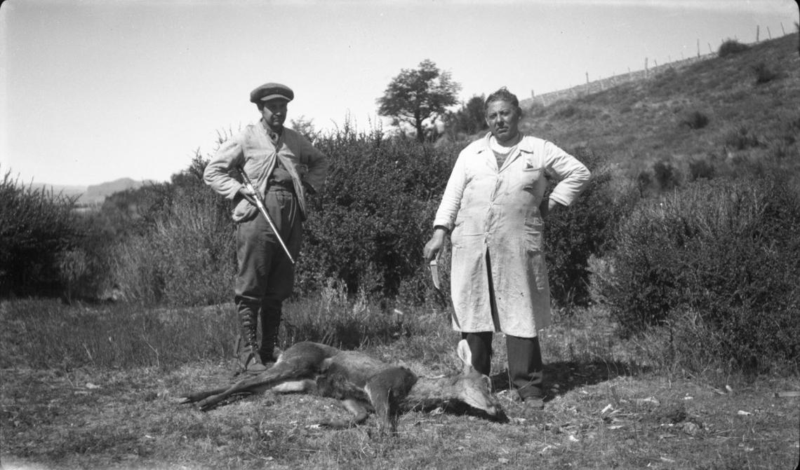 Guillermo Vergara y Luis Moreira en labores de adquisición de ejemplares de fauna para taxidermia.