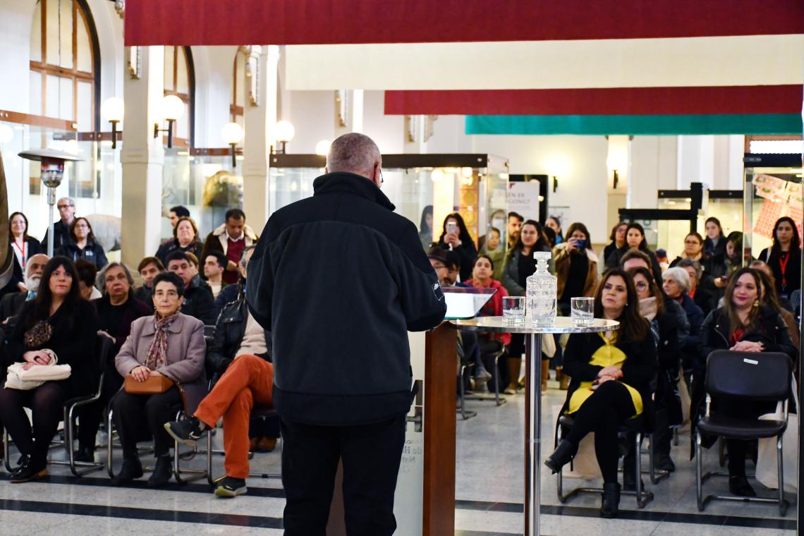 Mario Castro, Director del MNHN, dirigiéndose a los presentes.