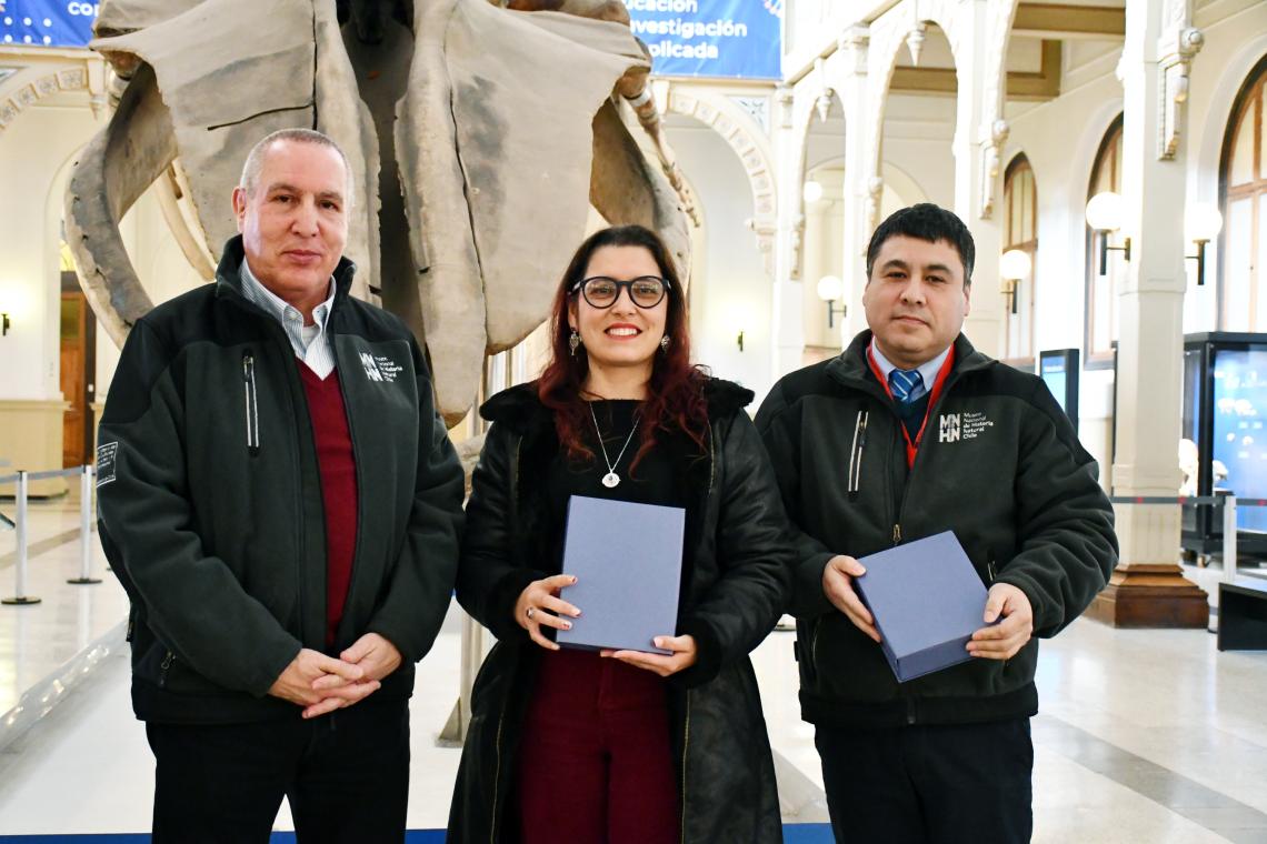 Mario Castro, Director MNHN, Gabriela Riveros y Francisco Urra.