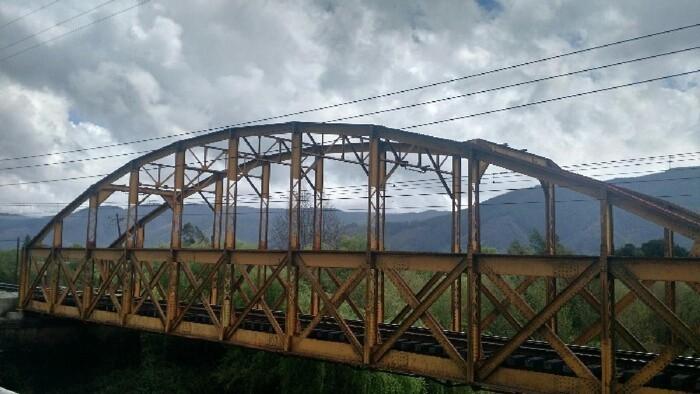 Figura 4: Puente ferroviario de Quilacoya en la actualidad. Figura 4: Puente ferroviario de Quilacoya en la actualidad.