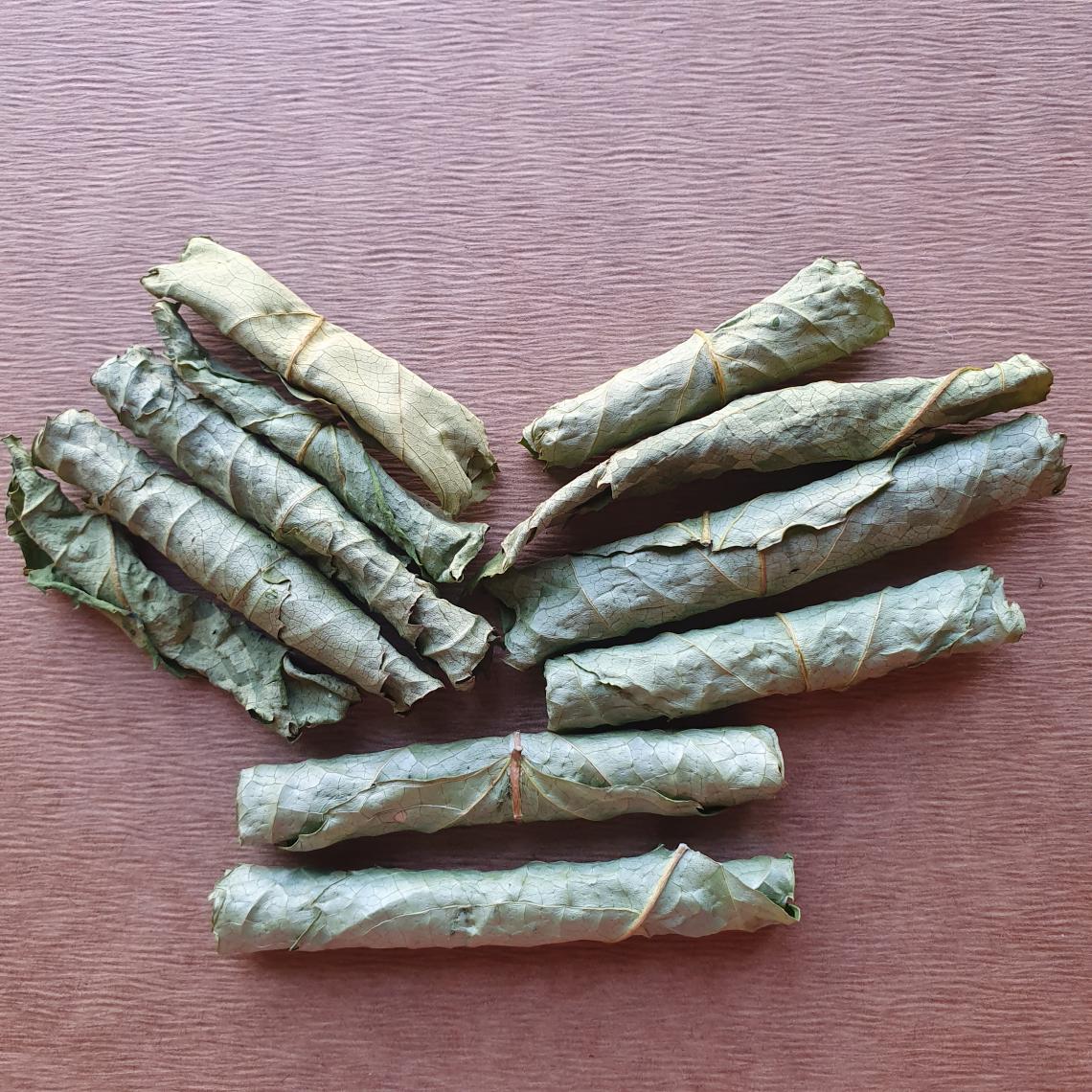 Envoltura de cigarros con hojas de maqui. Envoltura de cigarros con hojas de maqui.
