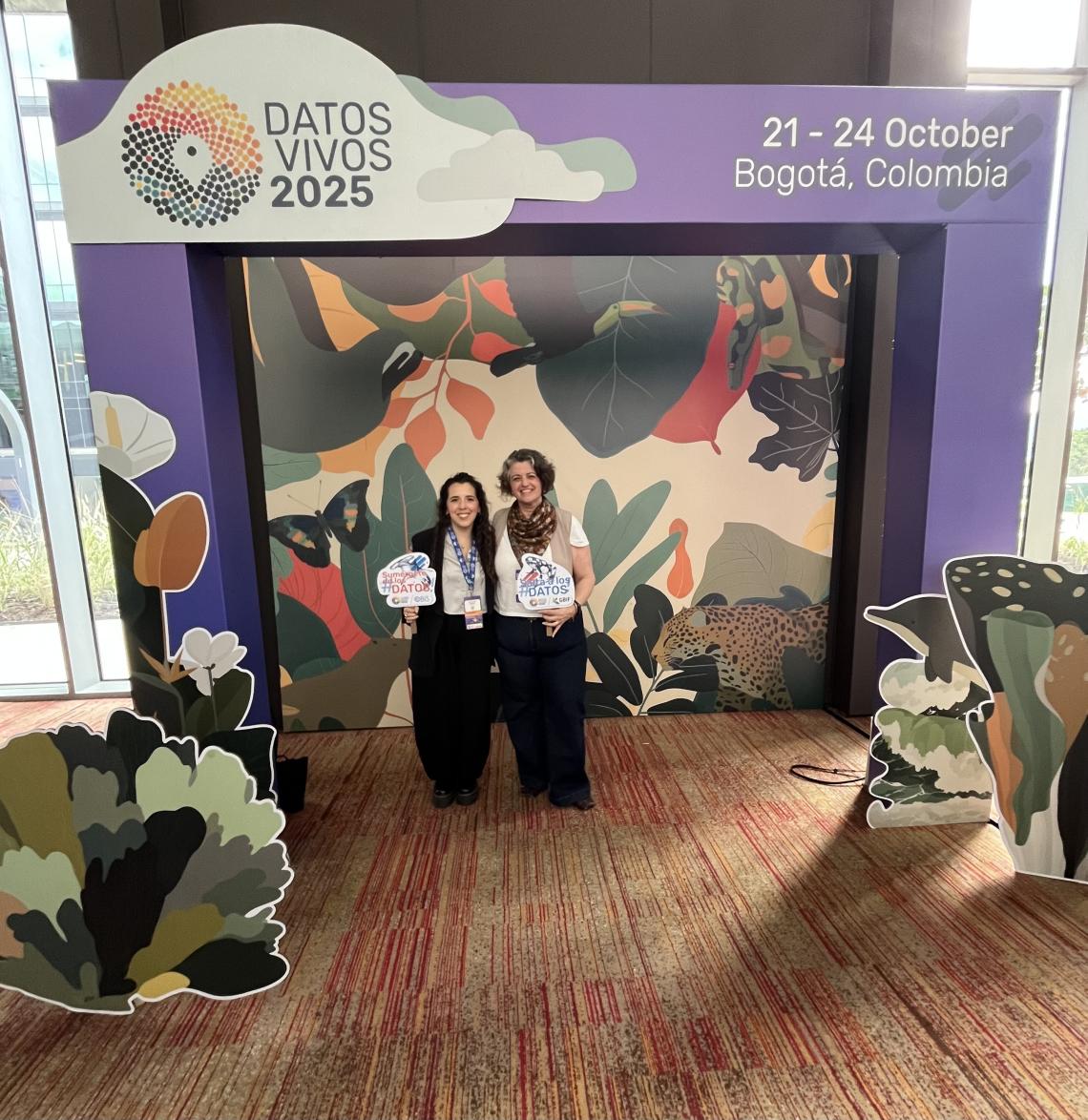 Catalina Merino junto a Anabela Plos, Administradora del Nodo GBIF, Argentina.