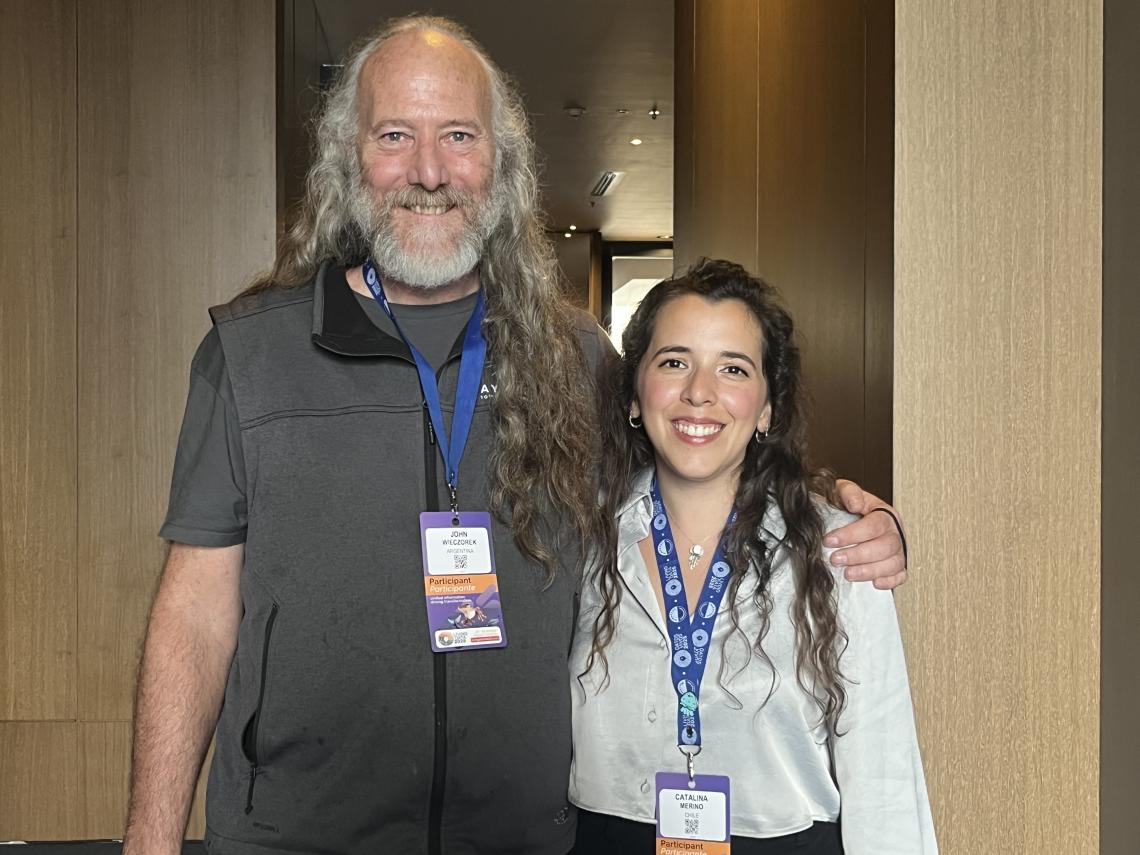 Catalina Merino junto Jhon Wieczorek (Arquitecto de Información, Rauthiflor LLC-GBIF)